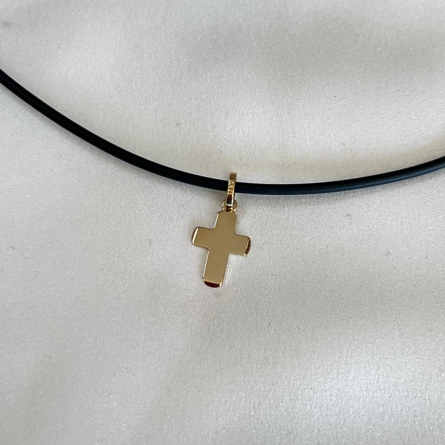Cruz Plana Redondeada 14k