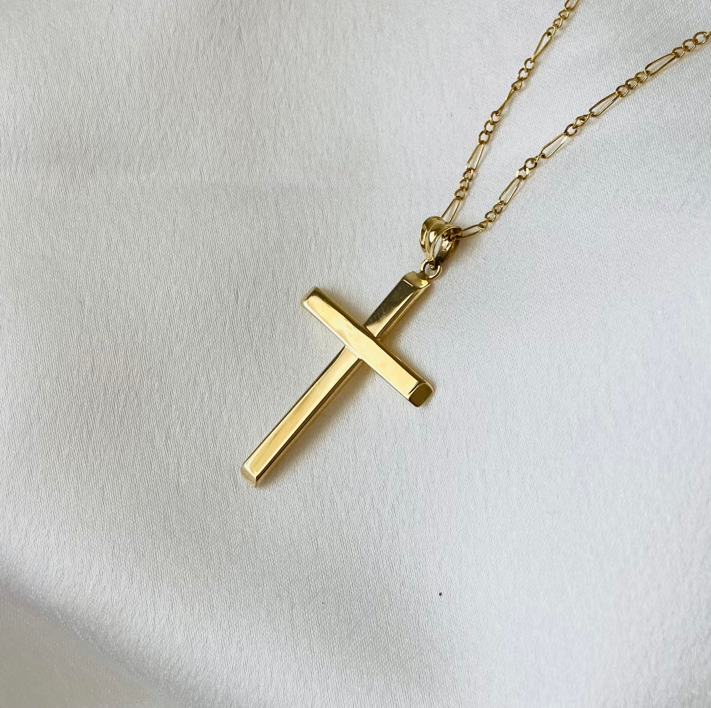 Cruz Larga con Orilla Chata 14k