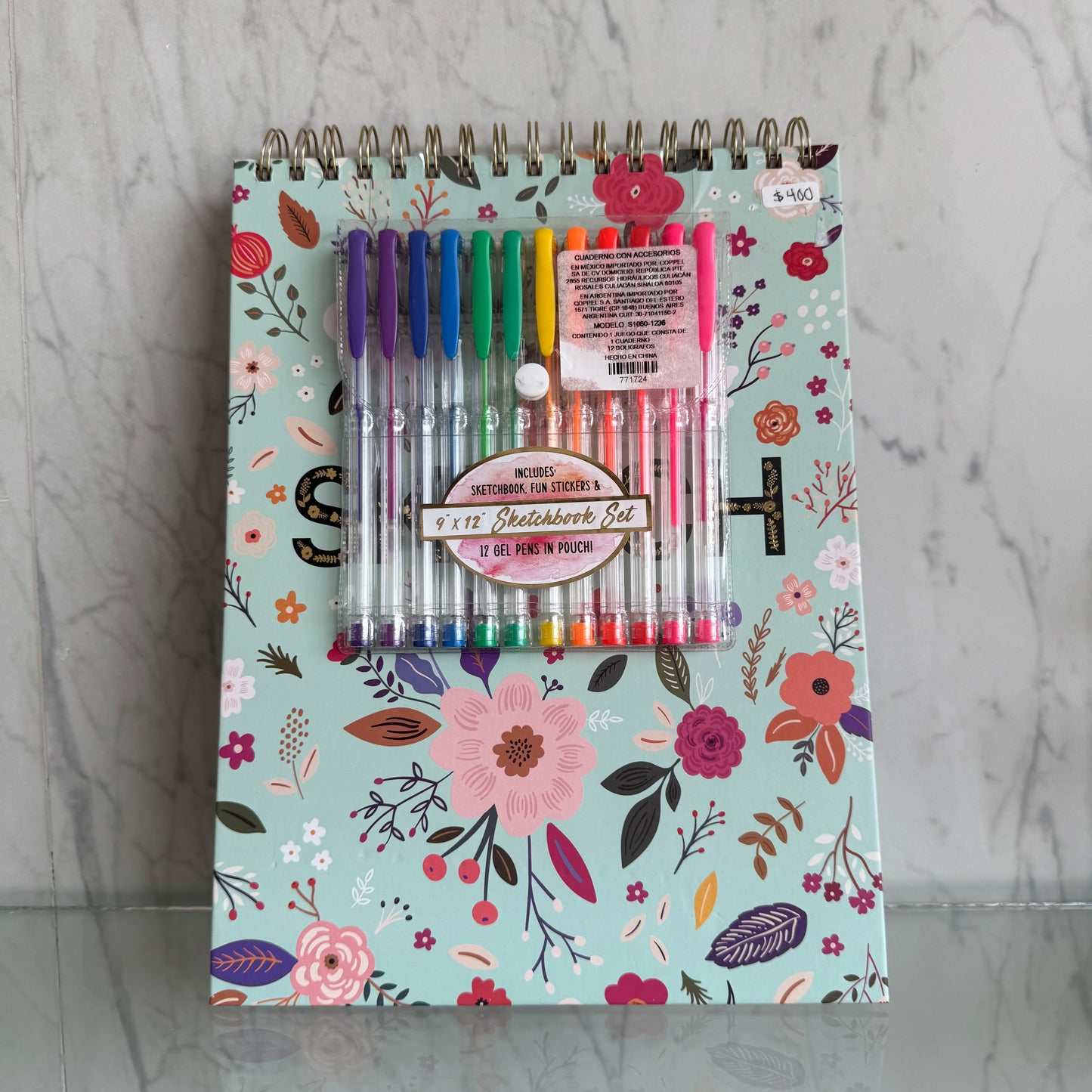 Cuaderno Sketchbook con plumas