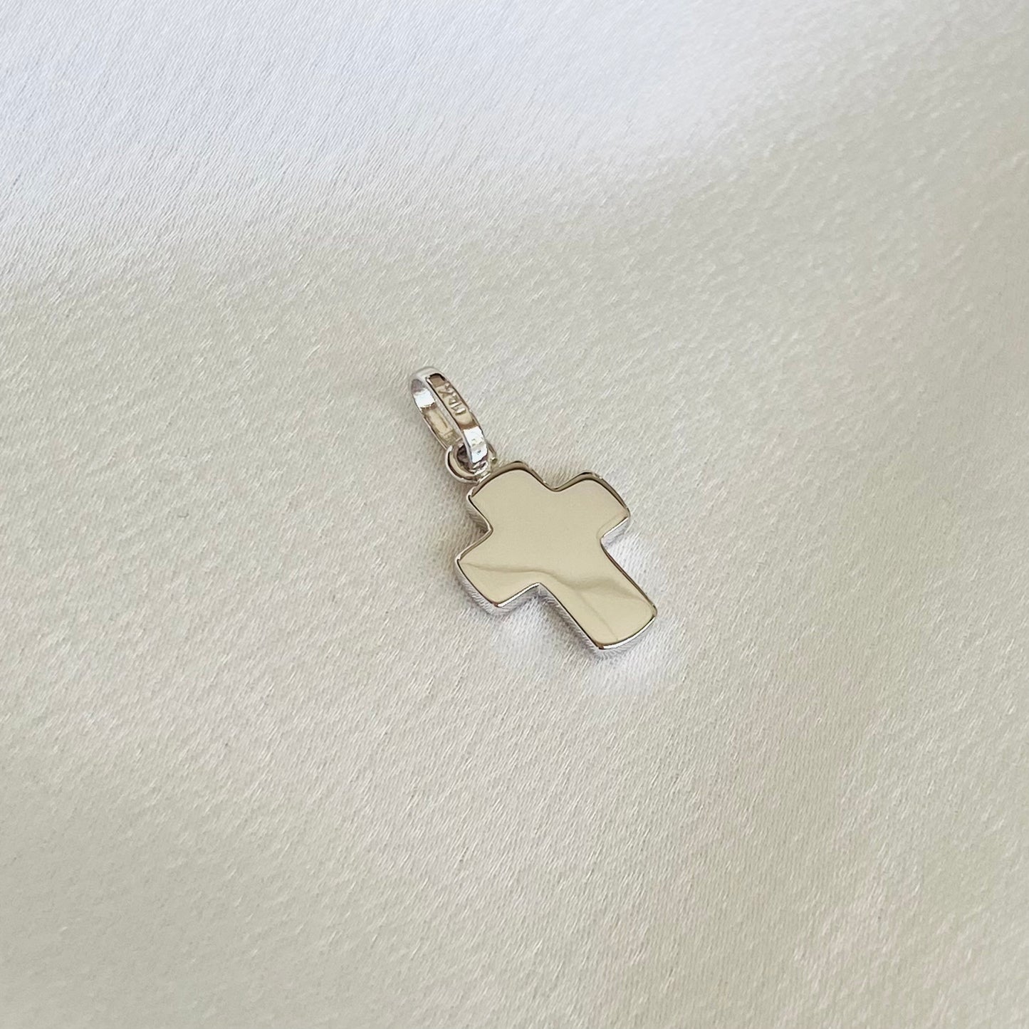 Cruz Sólida Oro Blanco 14K