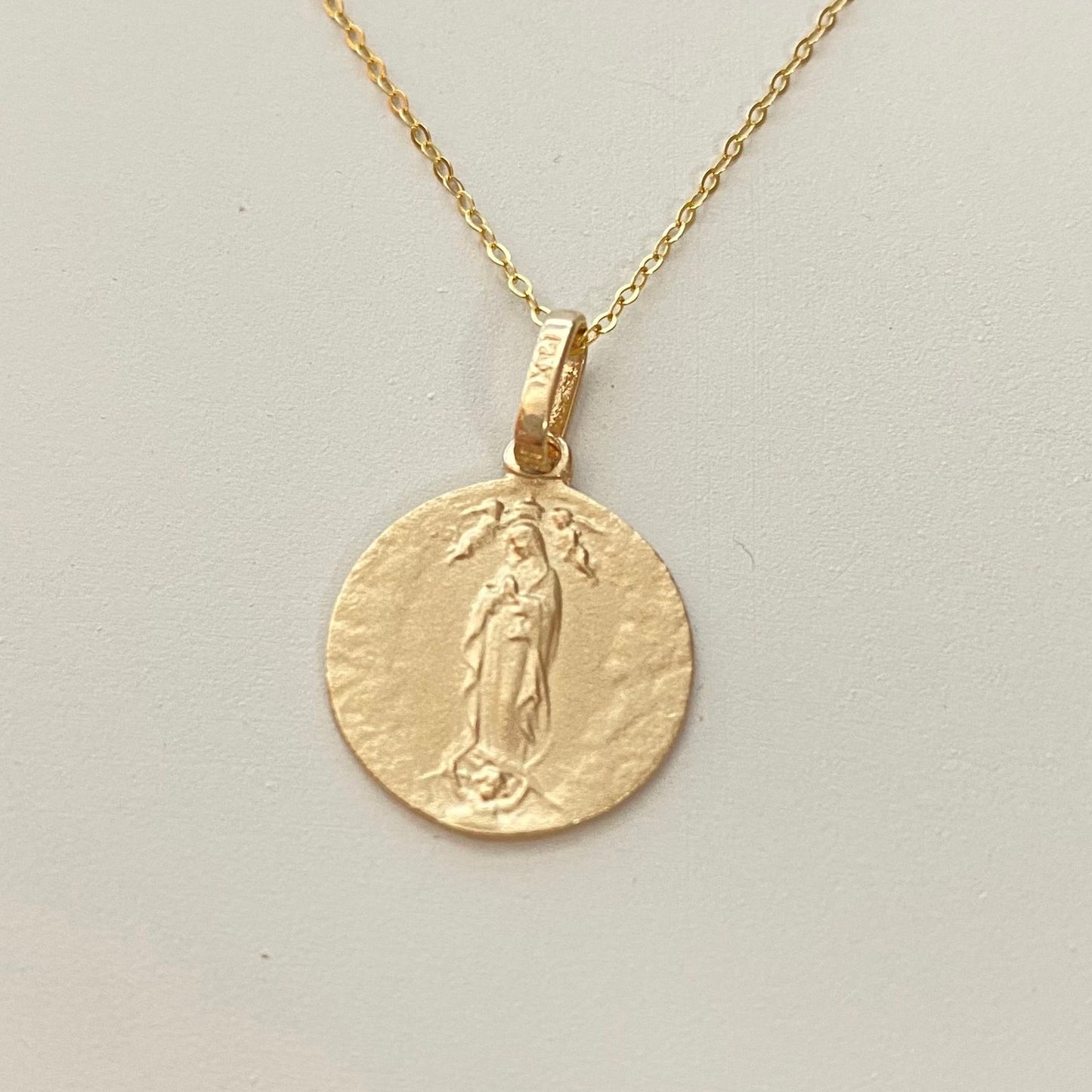 Medalla Virgen Mate 14K