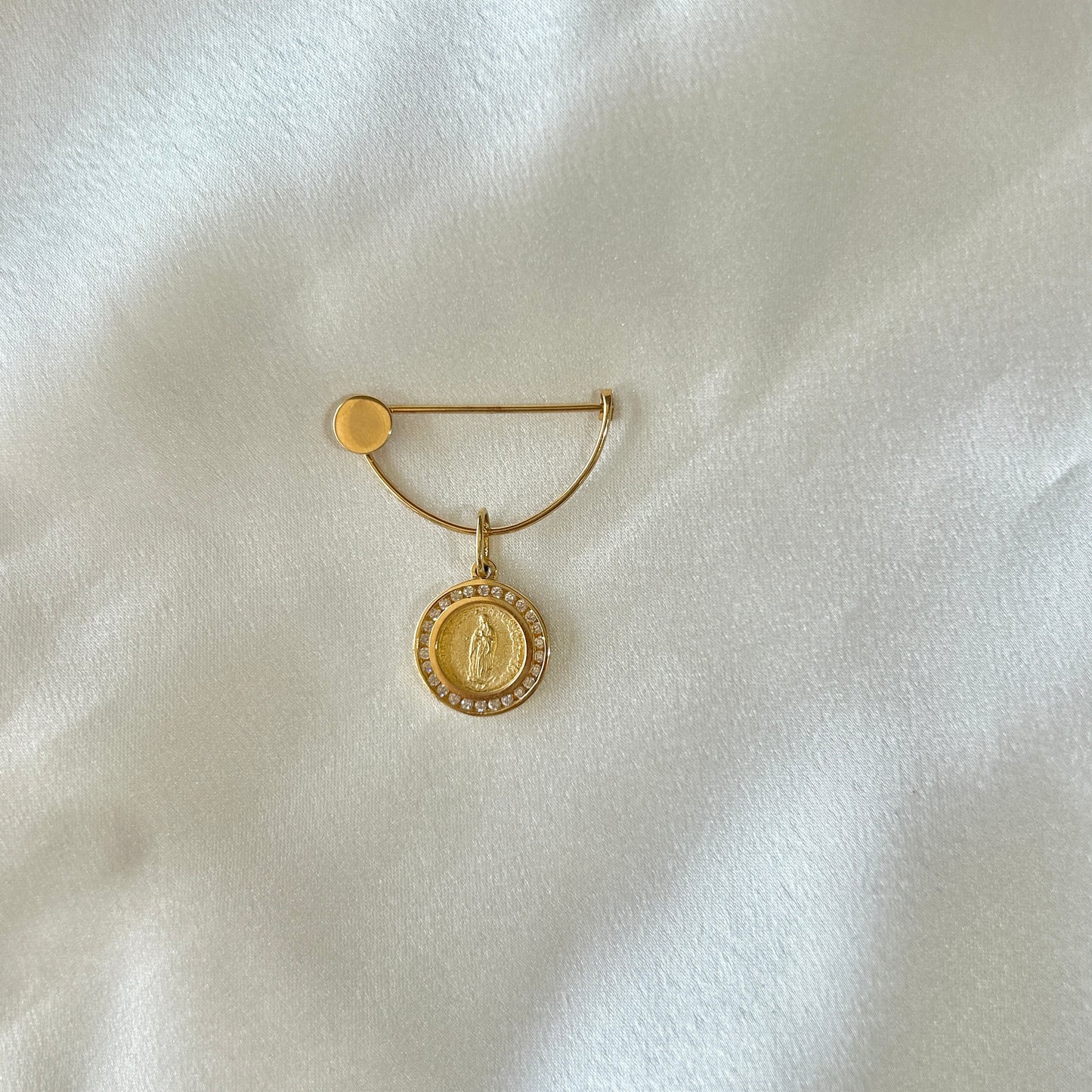 Medalla con brillos redonda 14K