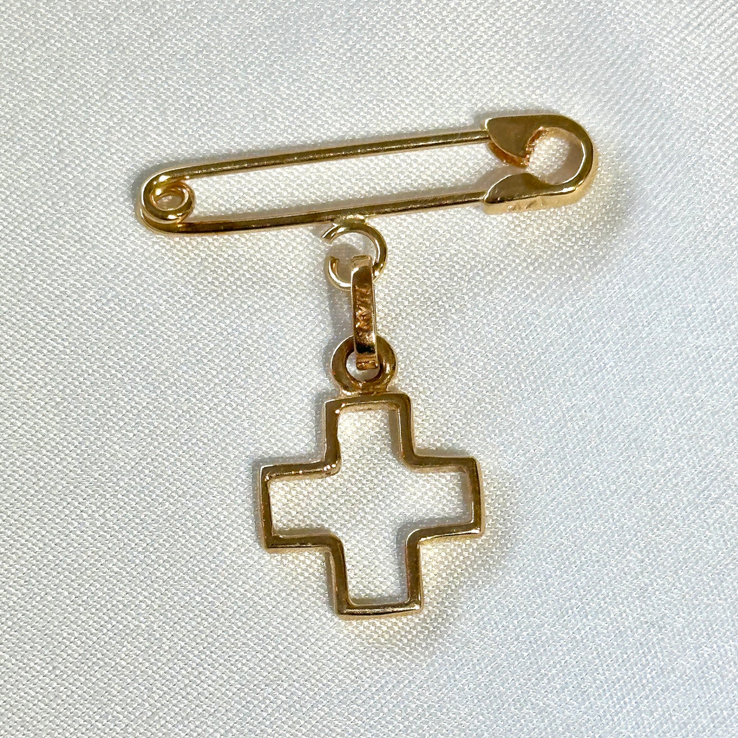 Cruz Silueta Cuadrada Oro Blanco y Amarillo 14K