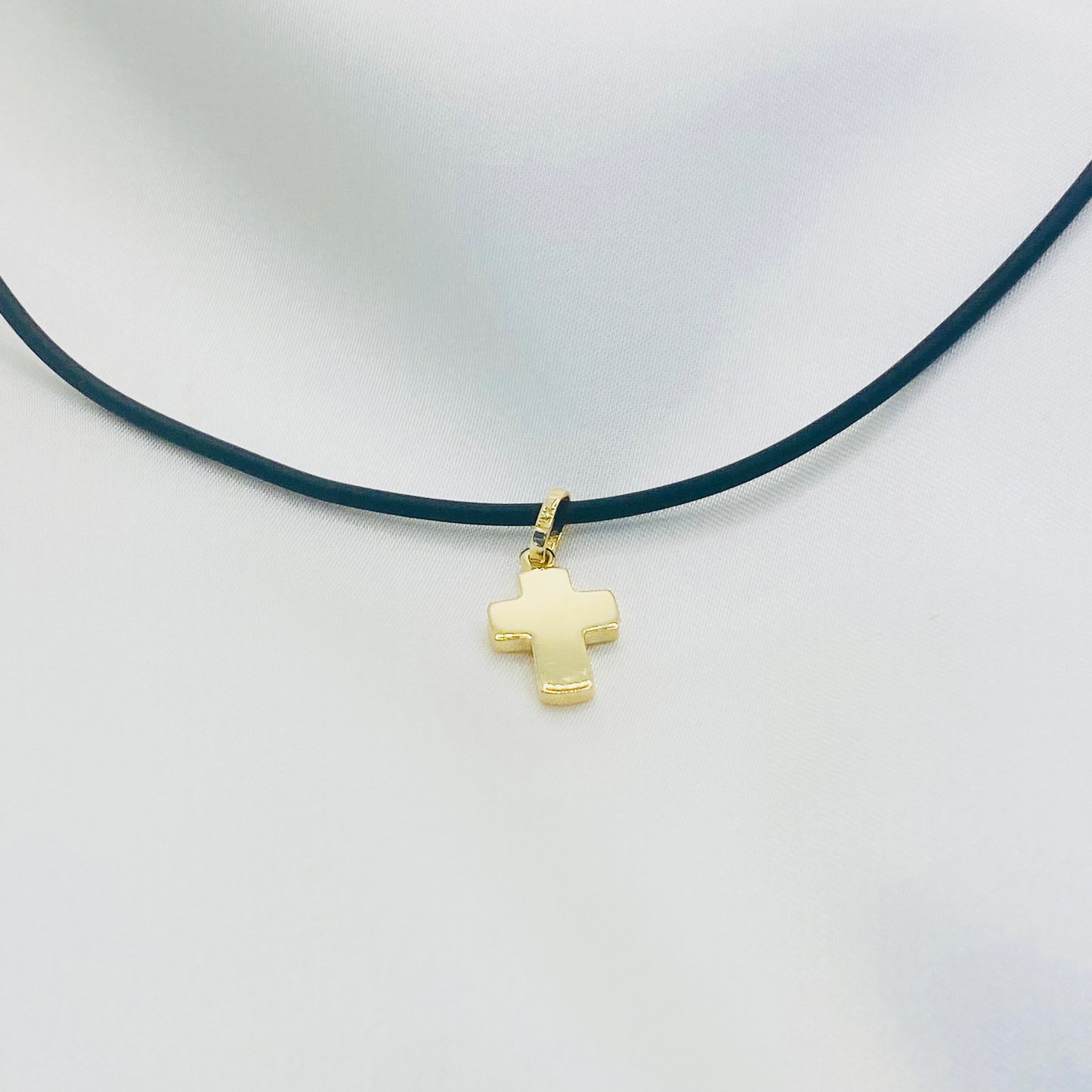Cruz Sólida Oro Amarillo 14K